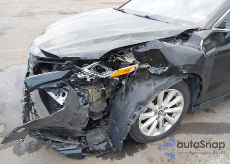 2019 Toyota Camry Le z USA, uszkodzony, nr VIN 4T1B11HK9KU686130
